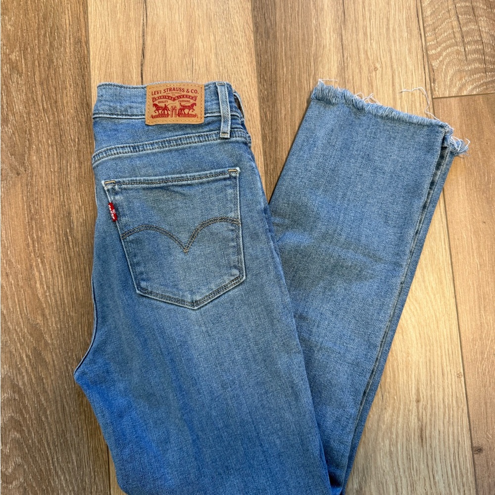 Levi's Women's Ankle Jeans in Light Blue
